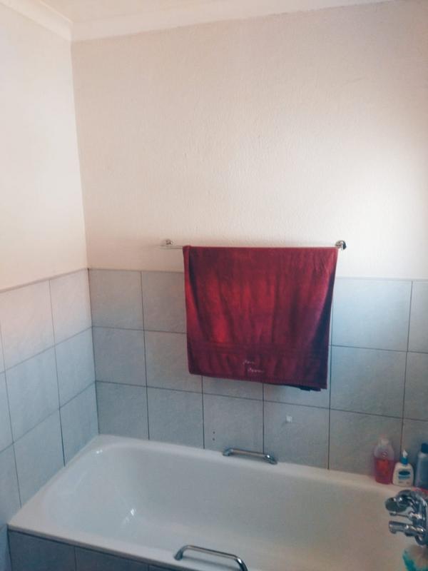 To Let 2 Bedroom Property for Rent in Kannoniers Park North West